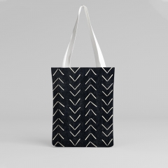 Hand bag big arrows in black and white